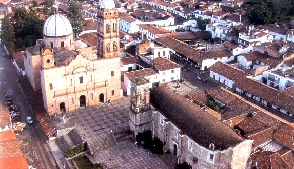 Vista de la plaza principal de Tapalpa
