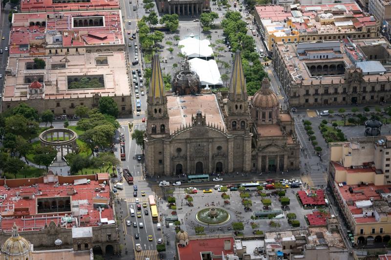 Cruz de Plazas con la Catedral al centro.
